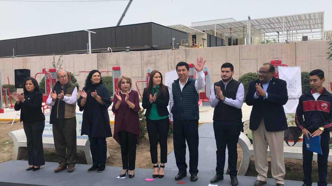 Inauguran aparatos deportivos y alumbrado público en el parque Olímpico