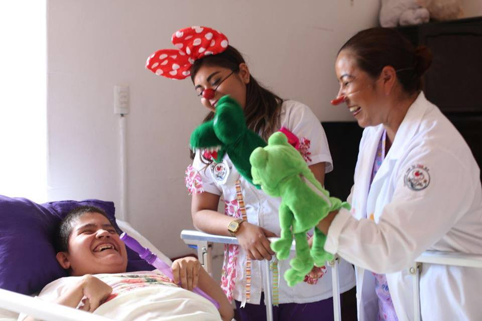 "Doctores de la Risa" visitan Casa Hogar San Antonio