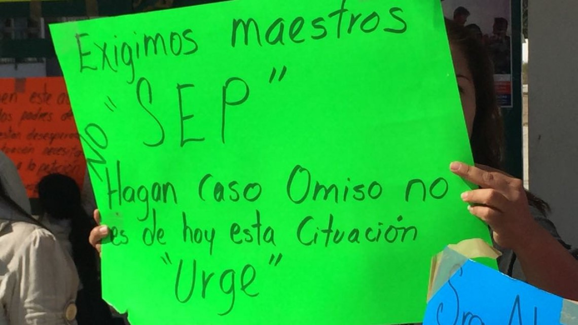 Inconformes padres de familia por falta de maestros