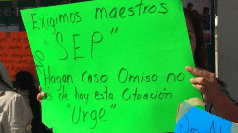Inconformes padres de familia por falta de maestros