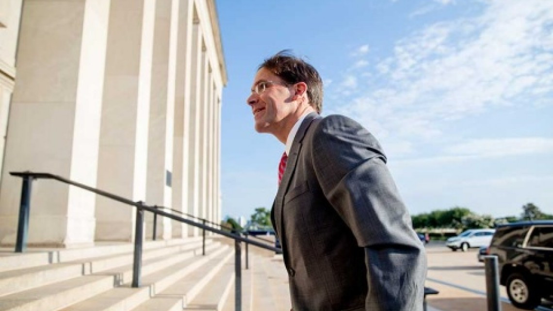 Mark T. Esper nuevo jefe del Pentágono