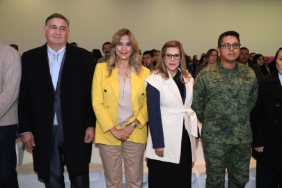 Asiste Maki Ortiz a Informe Legislativo de Diputada Nohemí Alemán