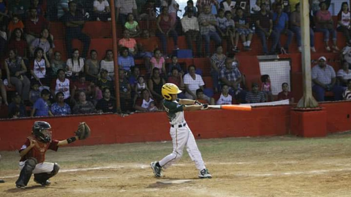 Juegan final de Torneo Distrital de Béisbol