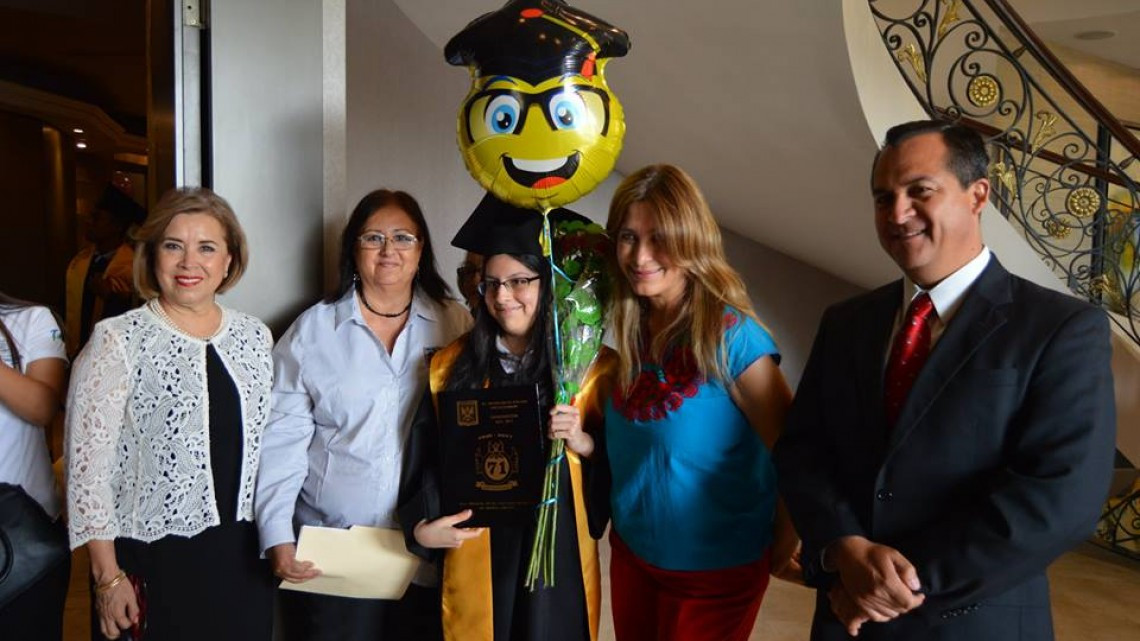 Alcaldesa felicita a graduados de la preparatoria José de Escandón