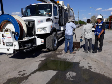 COMAPA de Reynosa sigue extrayendo desechos de alcantarillas
