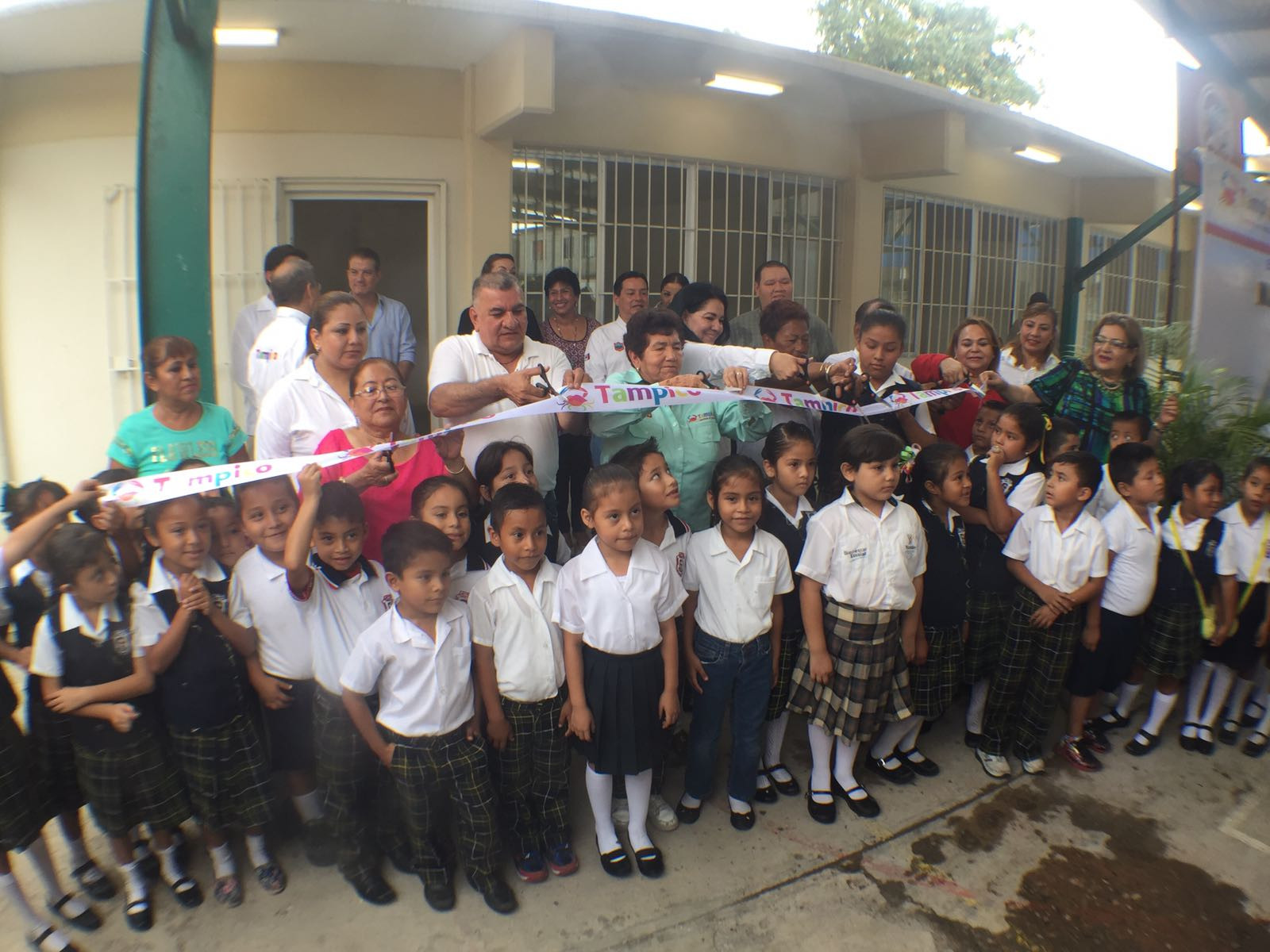 Entrega alcaldesa comedor escolar a primaria Carlos A. Carrillo