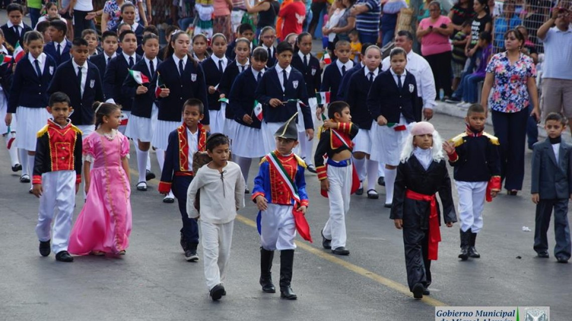 Disfrutan en Miguel Alemán desfile cívico militar de la Independencia de México