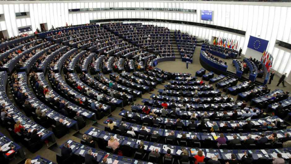 Dan inicio las históricas elecciones del Parlamento Europeo