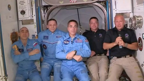 Crew Dragon llega a la EEI tras 19 horas de vuelo