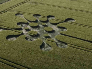 “Mensaje extraterrestre” aparece en campo de Inglaterra