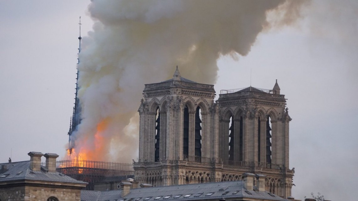 Catedral de Notre Dame se incendia