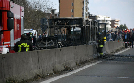 Senegalés secuestra autobús con 51 niños
