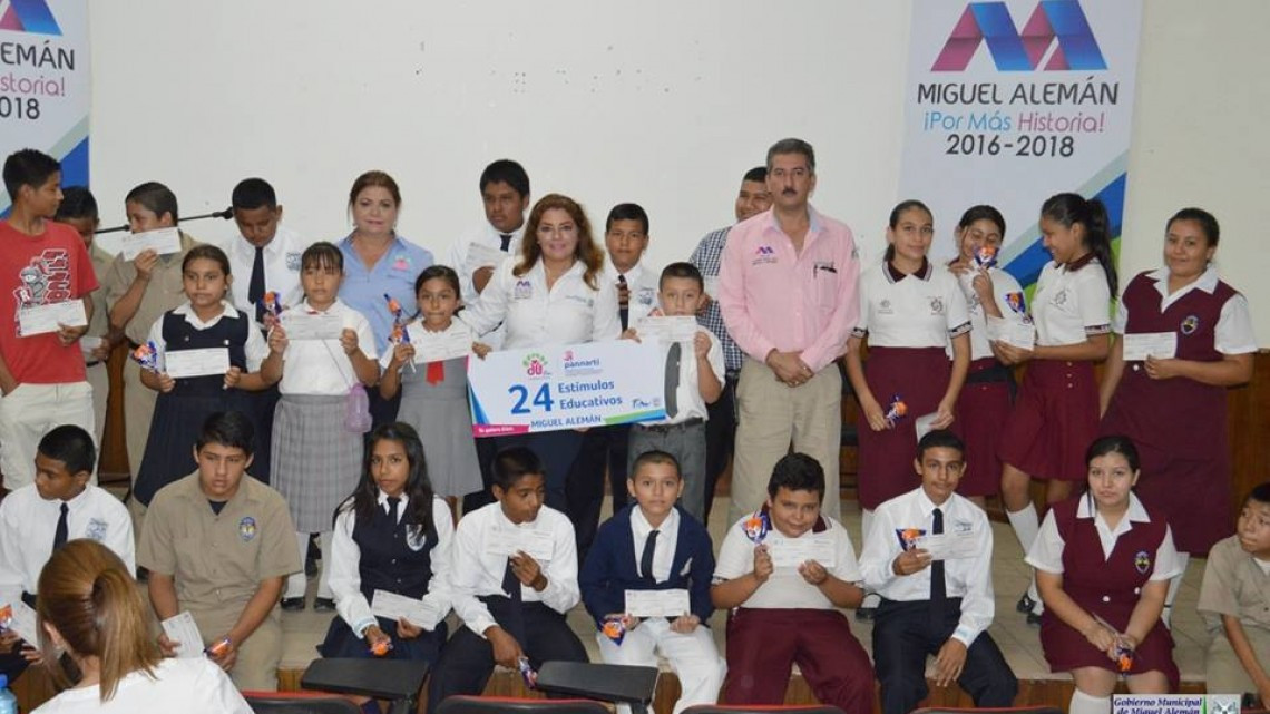 Entrega Rosy estímulos educativos a Pannarti