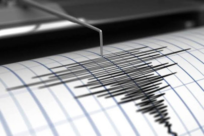 Sismo de 7.3 grados Richter sacude Indonesia