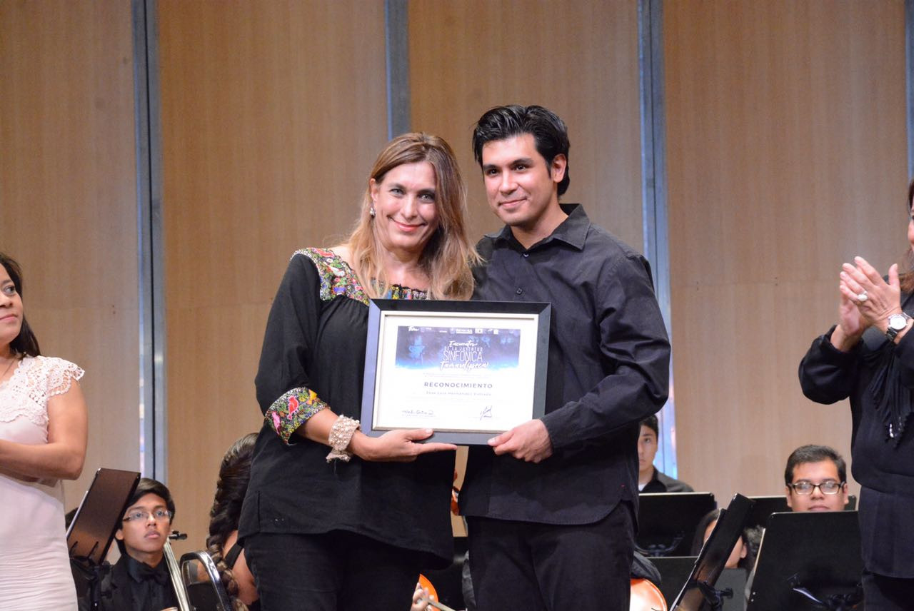 Entrega Maki reconocimientos en Encuentro de la Juventud Sinfónica Tamaulipeca