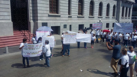 Connato violencia en desfile del día del trabajo por trabajadores del ISSSTE