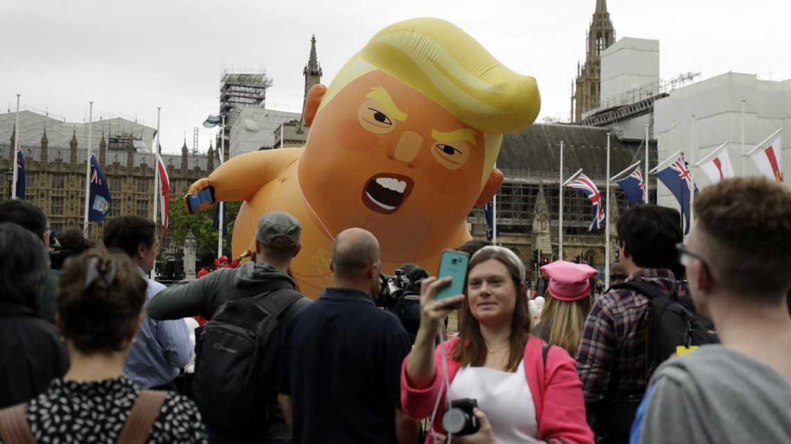 Como protesta, el gigante 'Baby Trump' vuelve a sobrevolar Londres
