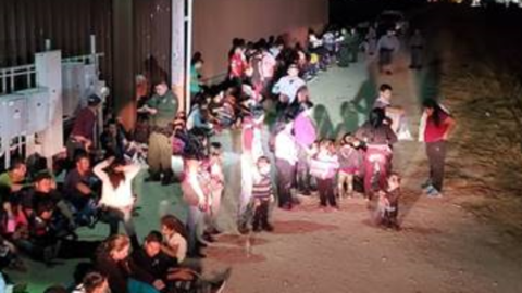 Más de 350 inmigrantes se entregan a la Patrulla Fronteriza durante el fin de semana 