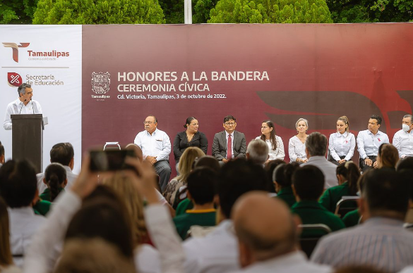 Realiza gobernador compromiso con la educación 