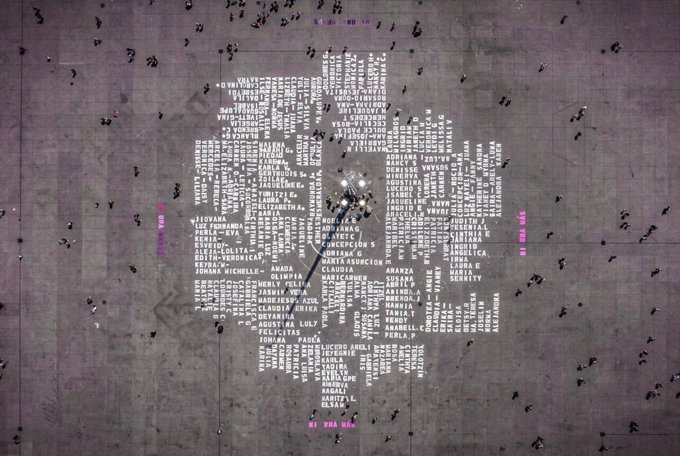 Miles de mujeres salen a las calles alrededor de todo el mundo