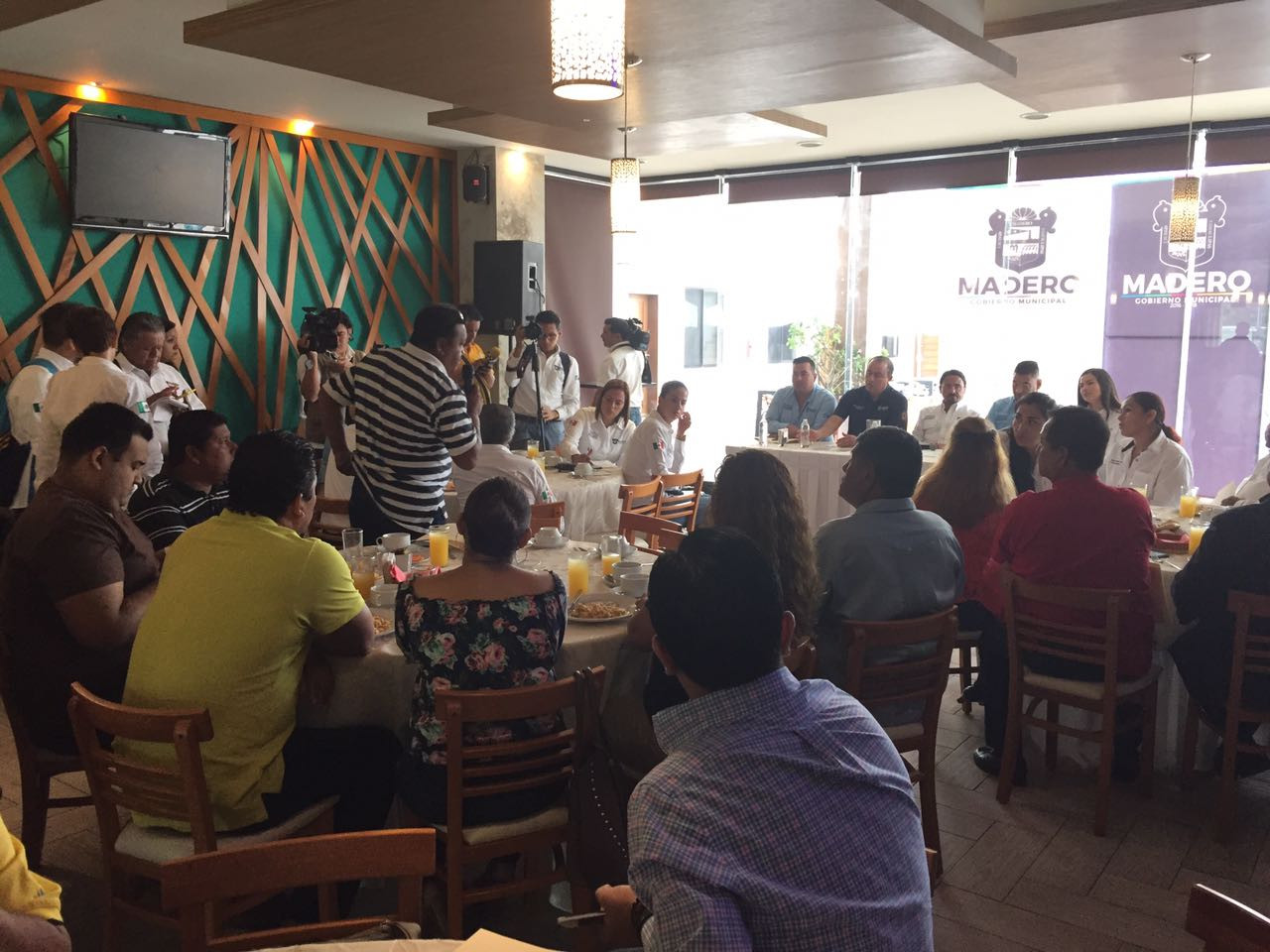 Se reúne Alcalde con propietarios de hostales 