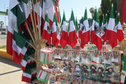 Vendedores ya resaltan espíritu patrio en Valle Hermoso