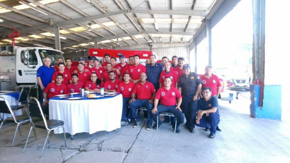 Reconocen el esfuerzo de Bomberos en su día