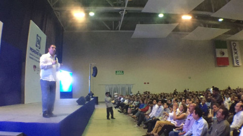  Presenta Rafael Moreno Valle su Gobierno Humanista