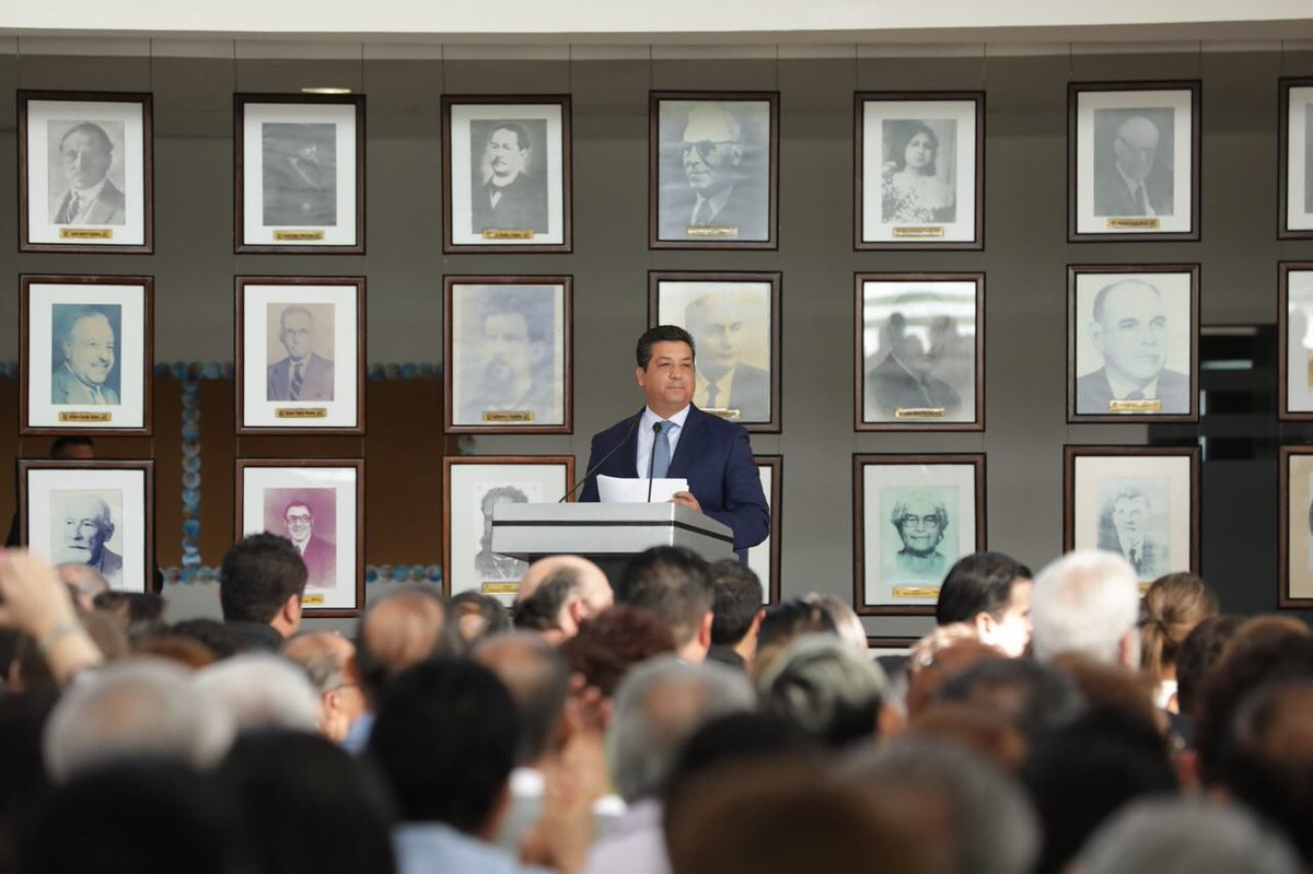 Reconoce Gobernador a maestros en su día