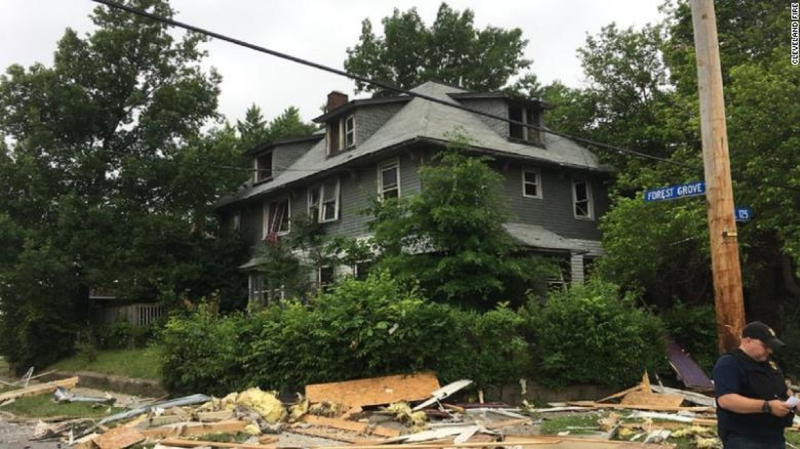 Fuerte explosión en un barrio de EE.UU. deja un muerto y un herido