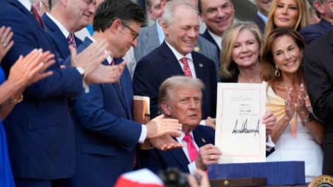 Trump promulga su "gran y hermosa" ley fiscal como una "victoria" en el Día de la Independencia de EU