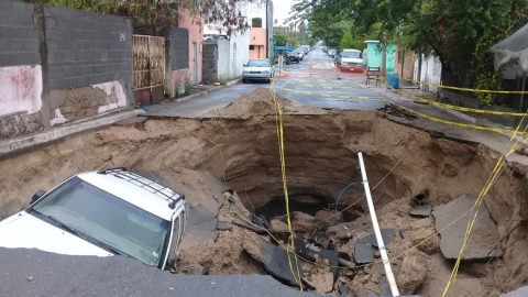 Registran hundimientos por lluvias