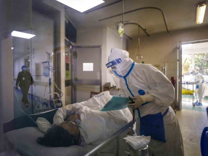 Van 2 mil 4 muertos en China por Covid-19