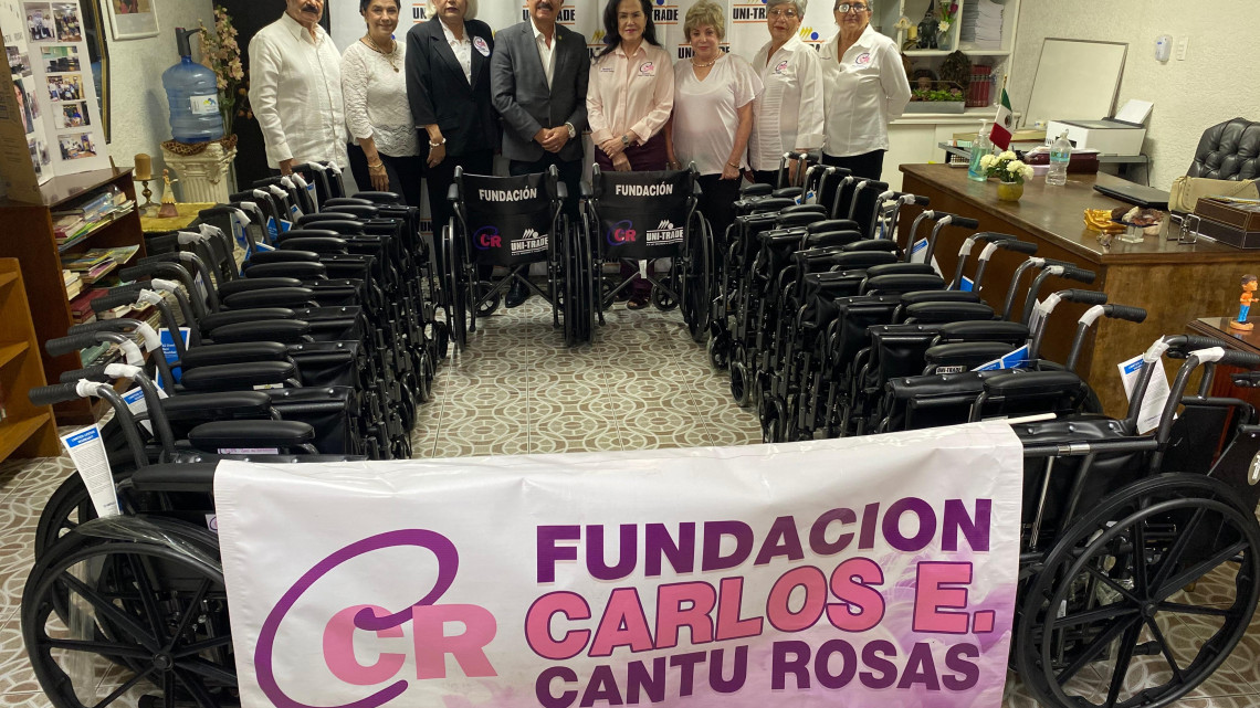 Reciben sillas de rueda para personas vulnerables 