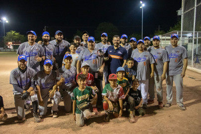 Entrega el Rector premios del torneo de softbol de la UAT 