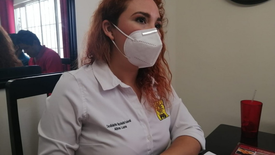 Candidata del PRD a la diputación federal por el distrito 04 declina a favor de Mónica González 