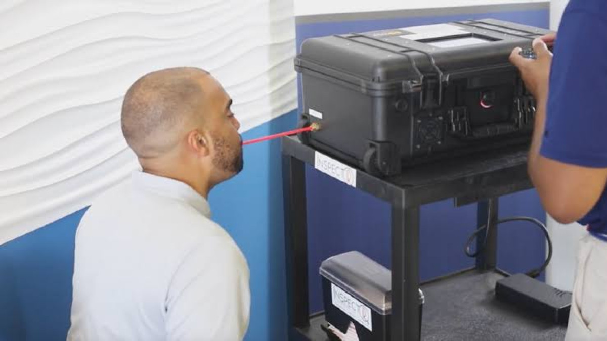 FDA autoriza prueba de COVID-19 que se hace soplando