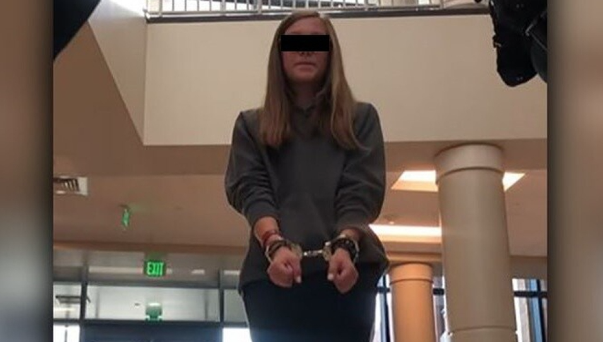 Esposan a estudiante de 16 años por no usar cubrebocas en escuela