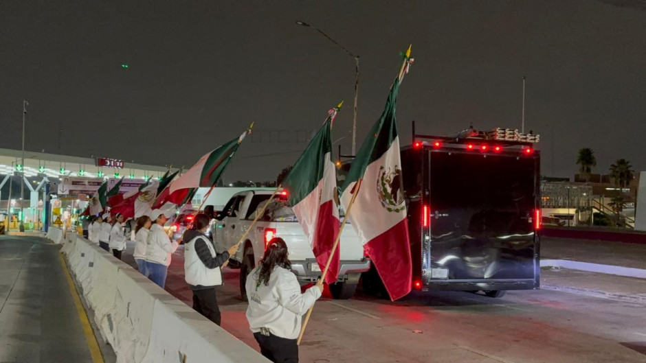 Miles de paisanos cruzan por Nuevo Laredo: Inicia el despliegue del operativo 