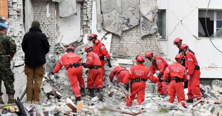 Elevan a 40 los muertos por sismo en Albania 