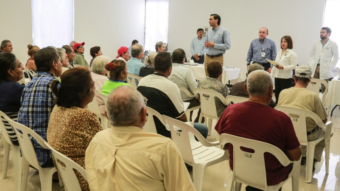 Realiza DIF valoración para operación de cataratas