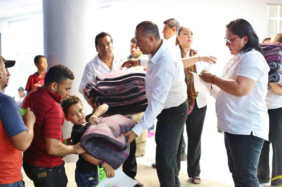 Entregan apoyos del programa “Pensando en Ti”