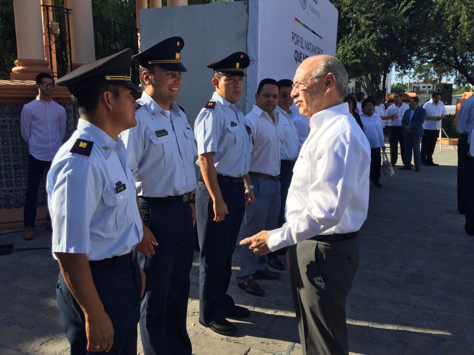 Chuchín confirma entrega de becas a domicilio