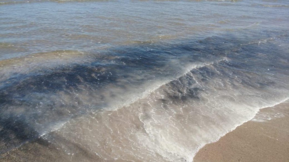 Aparece chapapote en playa Miramar