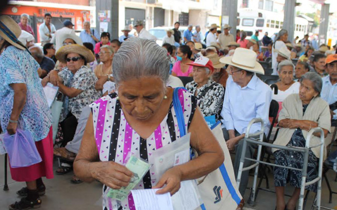 Estos días serán los pagos del programa "65 y más"