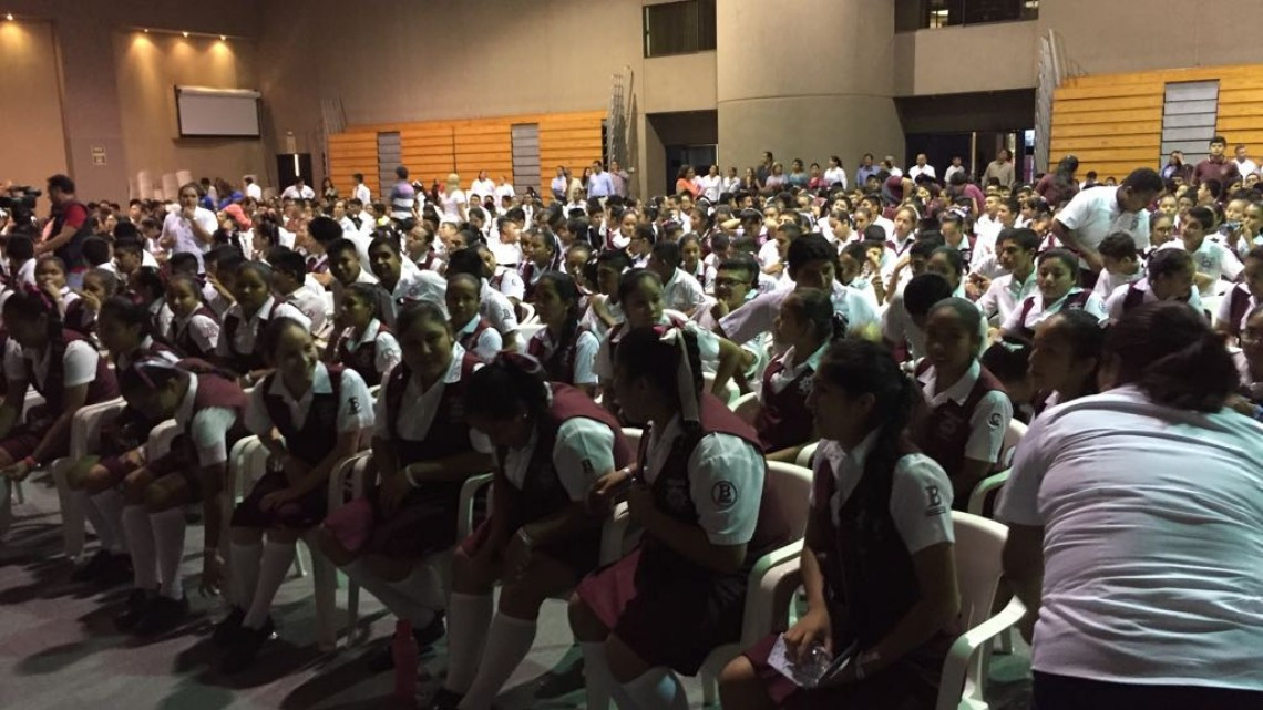 Imparten conferencia despertando sueños