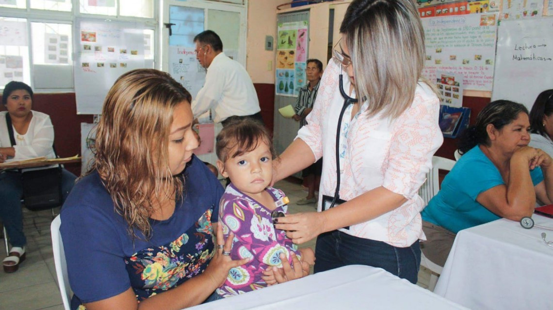 Acerca DIF servicios a familias de la colonia Tamaulipas 