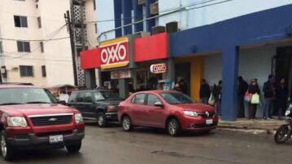 Se levantan temprano para adquirir licencia de manejo y no hay sistema 