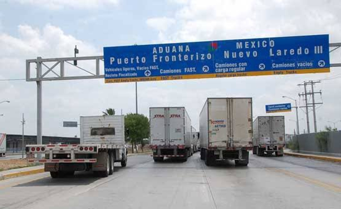 Fallas en la aduana, atora tráfico 