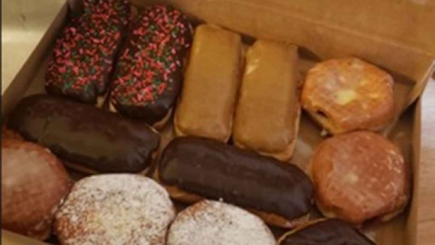 ¿Donas? ¿Dónde? Hombre irrumpe en estación para obsequiar donas